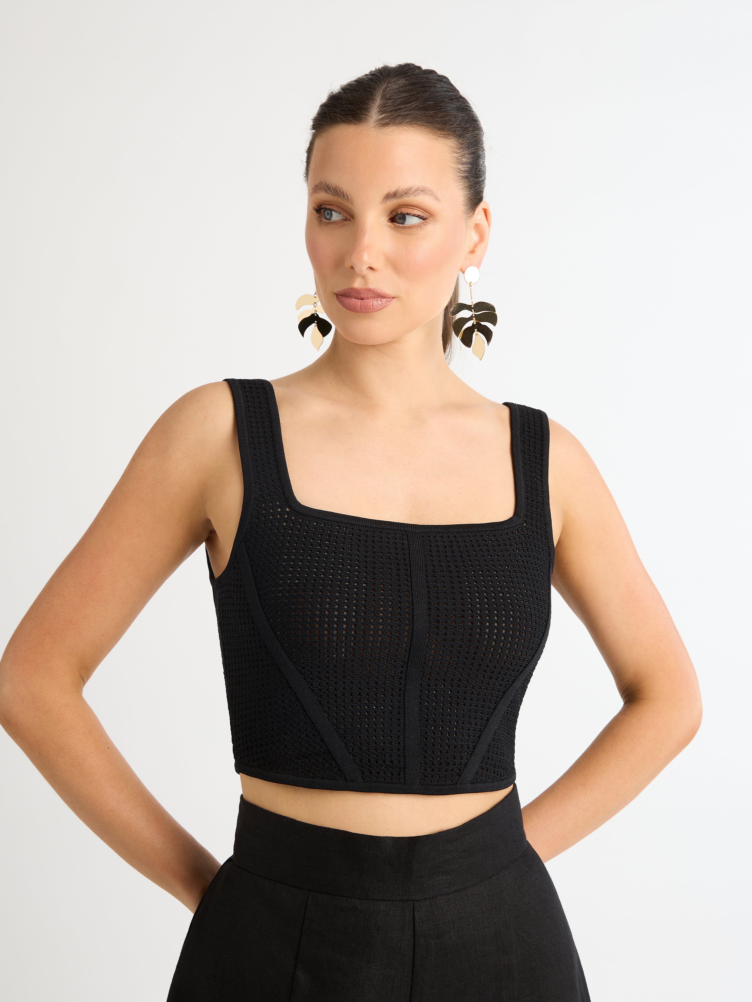 Black knit crop outlet top