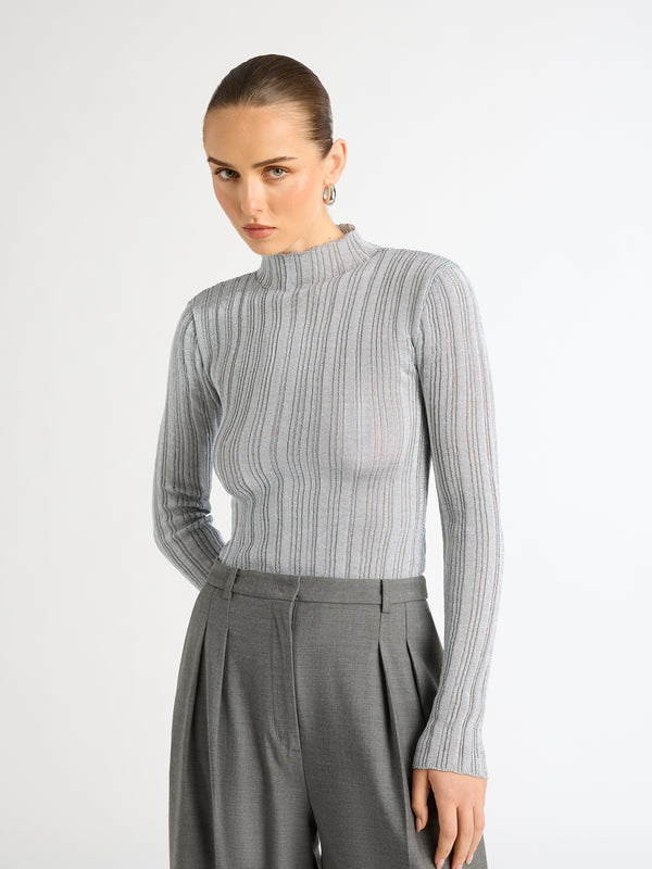 FORTUNE KNIT TOP IN SILVER DETAILED IMAGE