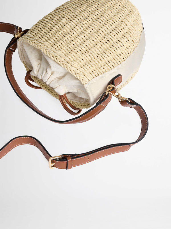 RAFFIA BUCKET BAG DETAIL IMAGE