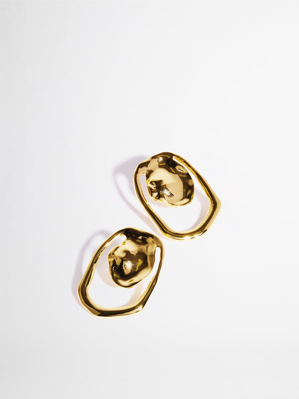 BALANCE EARRINGS GOLD DETAIL IMAGE