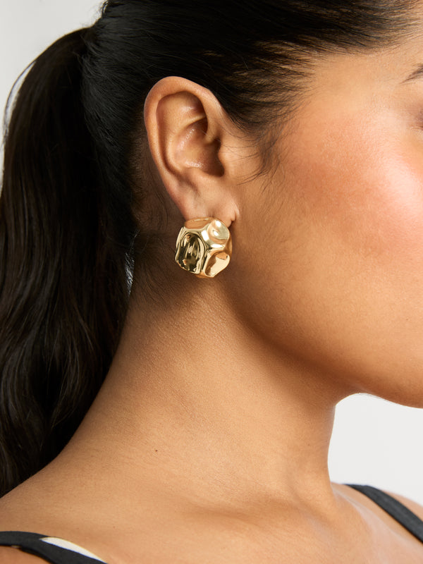 MARINA STUD EARRINGS GOLD MODEL IMAGE