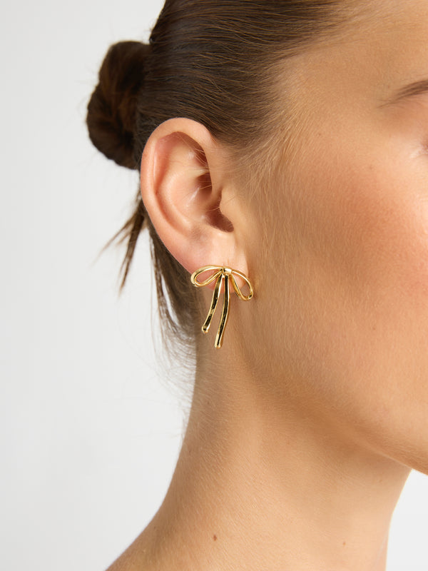 SHEIKE Simmie Earring Gold 1007309 Model Image