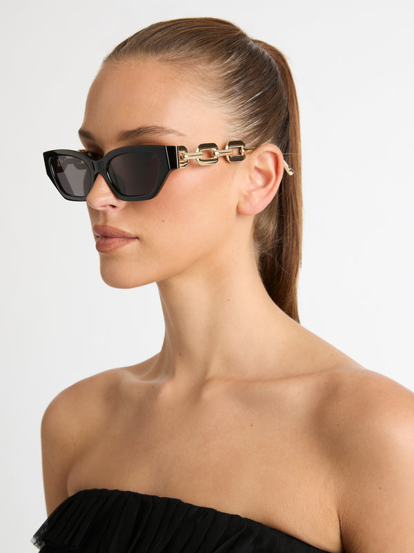 SHEIKE Saskia Sunglasses Black 1007371 Model Image