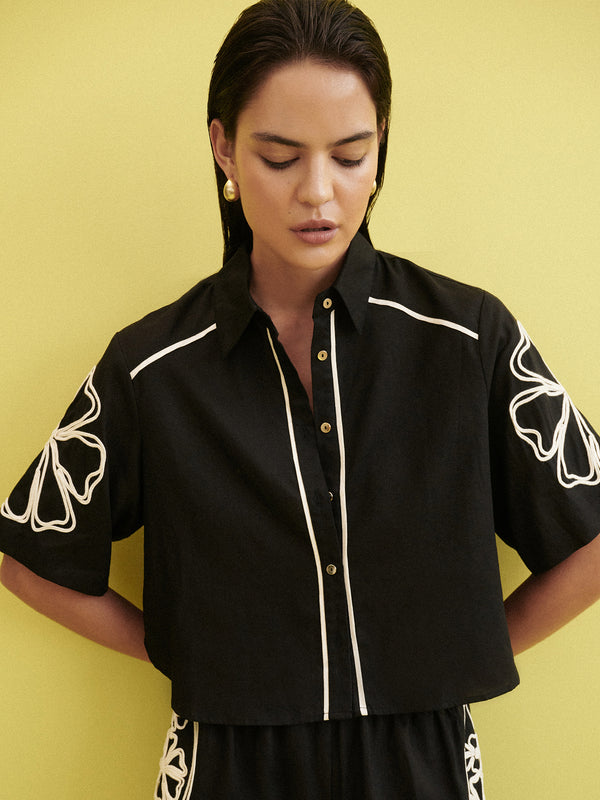 SHEIKE Daisy Shirt Black 1007057 Campaign Image