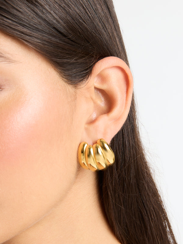 SHEIKE Sade Earring Gold 1007179 Model Image